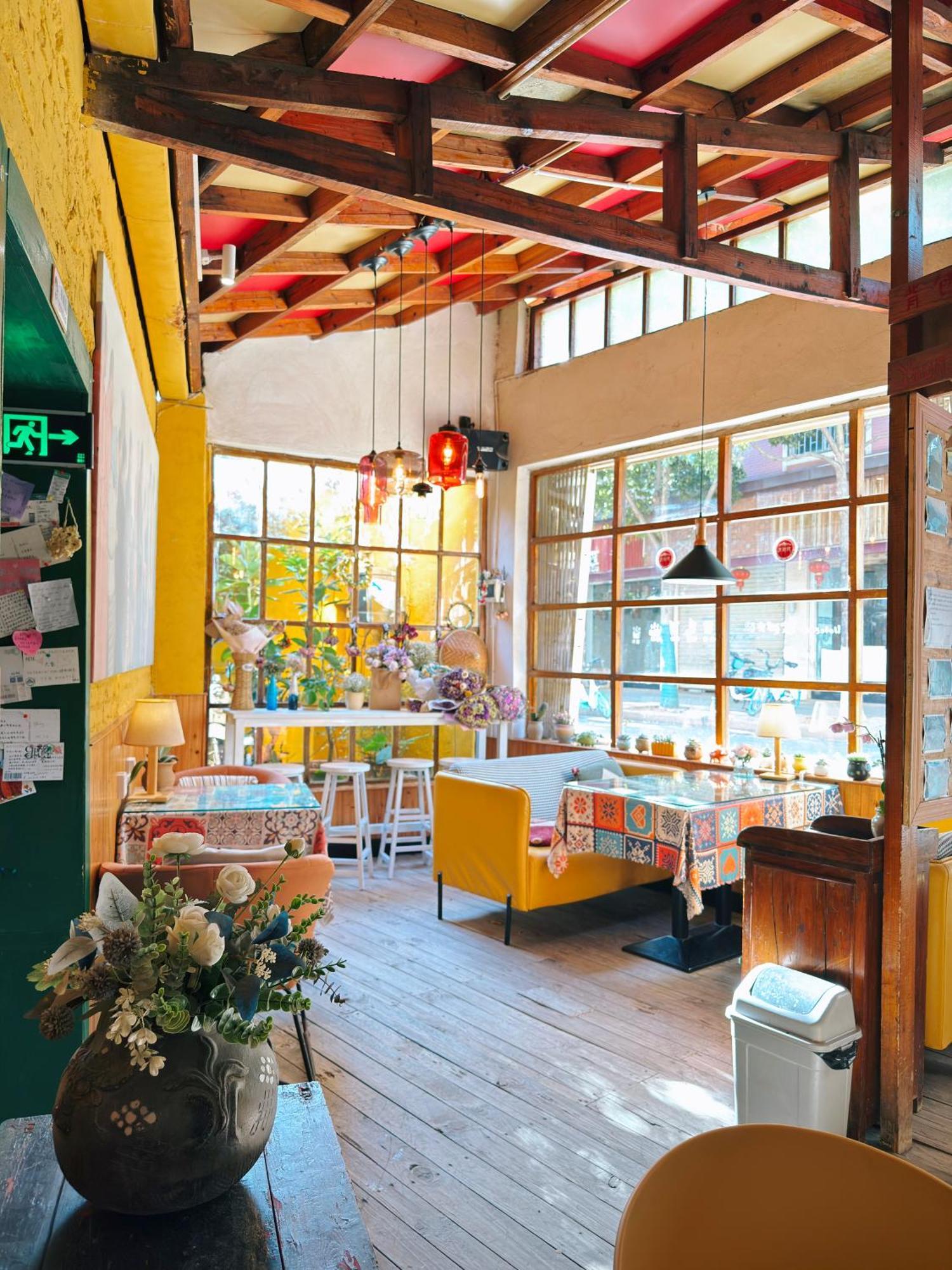 The Cloudland International Youth Hostel Close To The City Center,10 Min Walks To The Subway, Close To The Night Market, Old Street, Green Lake, English-Speaking Service, Free Activity Convenient Payment And Visa Cards Are Accepted Kunming Dış mekan fotoğraf