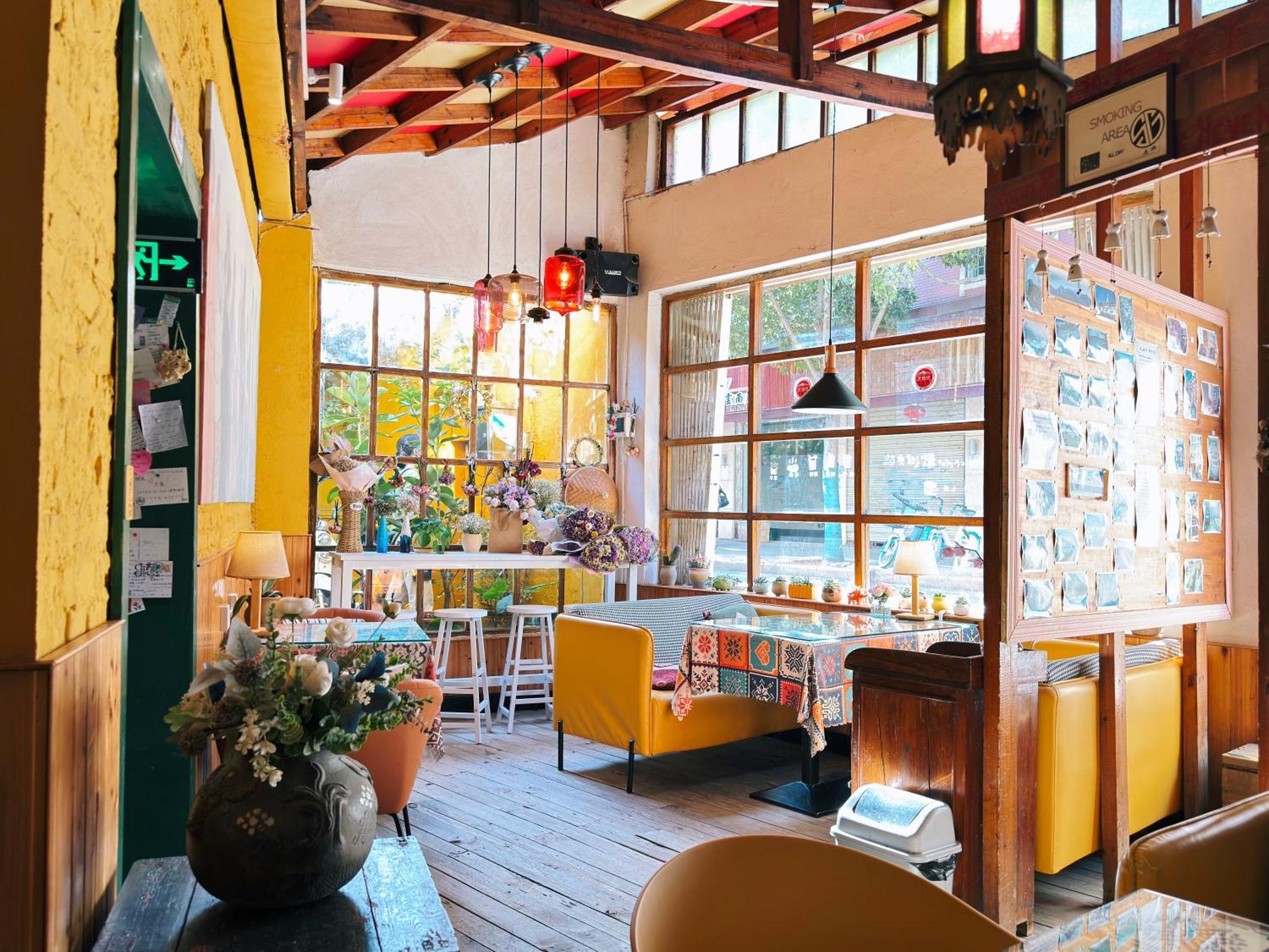 The Cloudland International Youth Hostel Close To The City Center,10 Min Walks To The Subway, Close To The Night Market, Old Street, Green Lake, English-Speaking Service, Free Activity Convenient Payment And Visa Cards Are Accepted Kunming Dış mekan fotoğraf