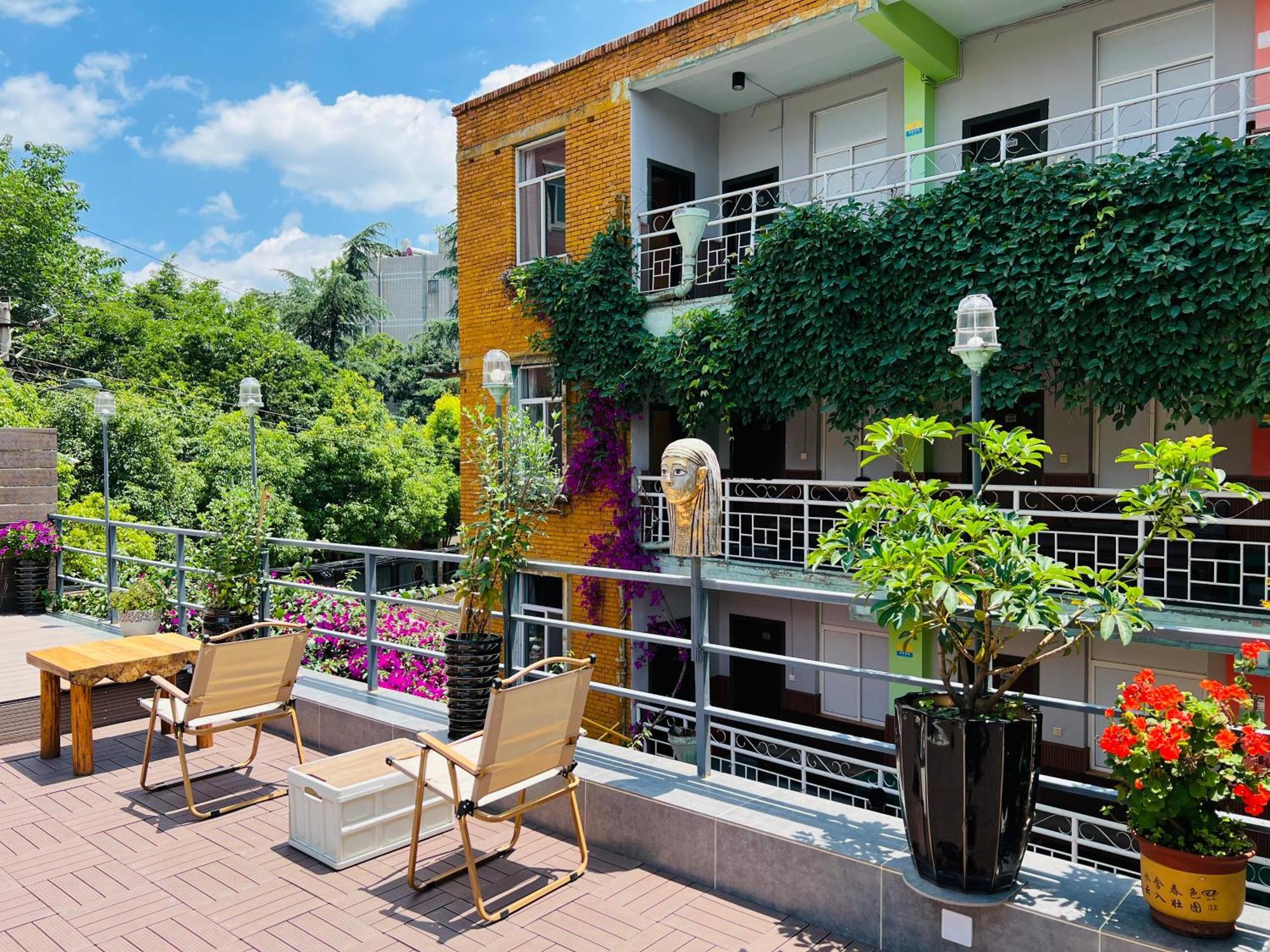 The Cloudland International Youth Hostel Close To The City Center,10 Min Walks To The Subway, Close To The Night Market, Old Street, Green Lake, English-Speaking Service, Free Activity Convenient Payment And Visa Cards Are Accepted Kunming Dış mekan fotoğraf